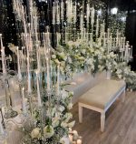 جایگاه اجاره‌ای برای دیزاین مراسم عروسی نامزدی و تولد با باکس چوبی گلارایی و شمع‌ارایی جذاب